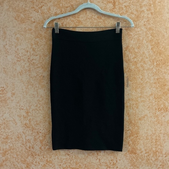 BCBGMAXAZRIA Black Pull On Skirt size Small - Picture 1 of 7